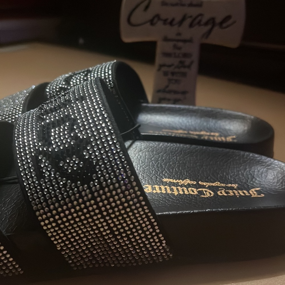 Juicy Couture Slides. Size 6M. NWT